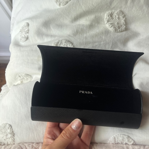 Prada sunglasses - Picture 6 of 8